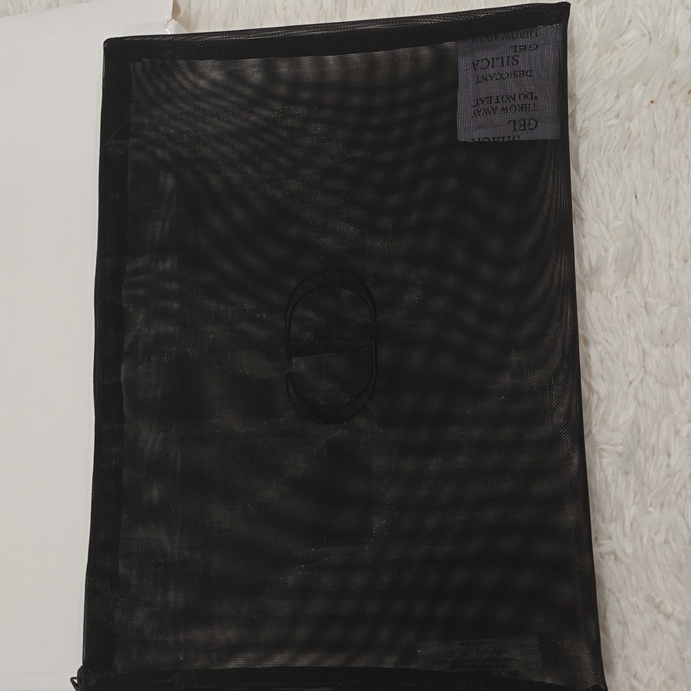 Dior Travel Mesh Bag Makeup - Picture 3 of 6